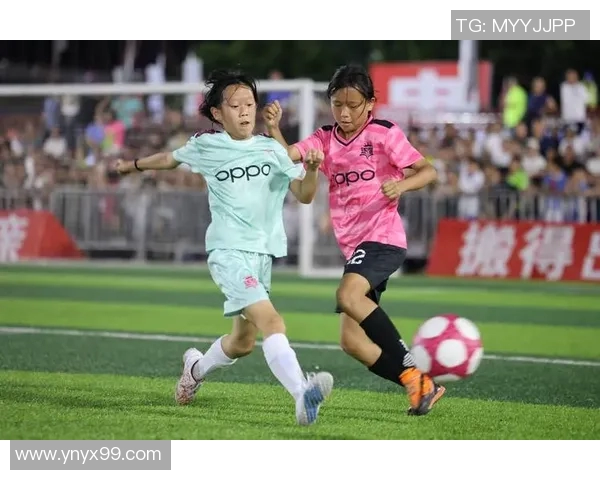 小孩心中的足球梦追逐明星的脚步与激情 小孩心中的足球梦追逐明星的脚步与激情